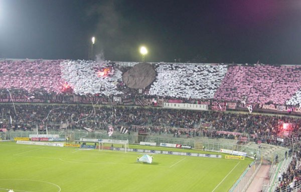Le_tifo_de_la_Curva_Nord__le_virage_des_ultras_palermitains.jpg